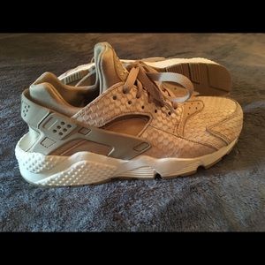 Beige Snake skin Huarache. Worn twice.
